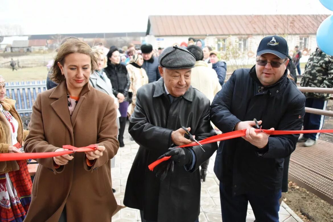 Погода в алексеевском татарстан на неделю. Темп Алексеевское РТ. Казанков Алексеевский район. Открытие дома культуры Мирный Казань. Семья Назаровых РТ Алексеевское.