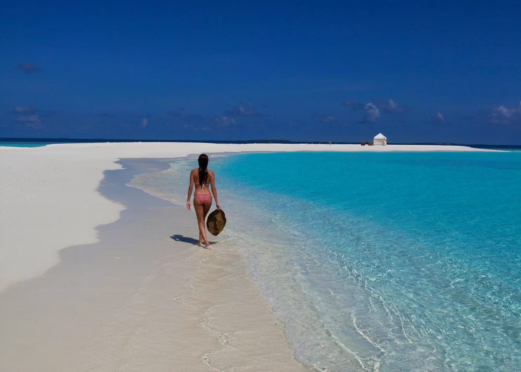 Можно ли вывозить с мальдив. Soneva Fushi Мальдивы. Фотосессия на Мальдивах. Девушка на Мальдивах.