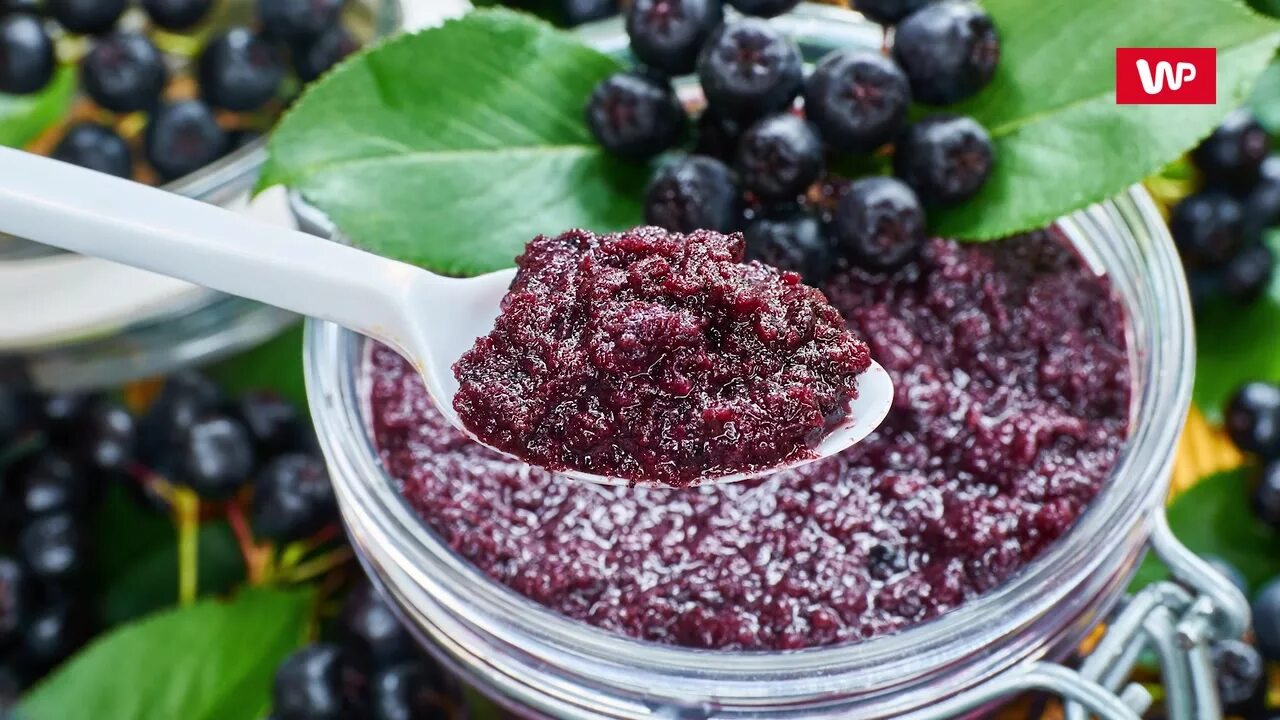 Соус из черноплодной рябины. Конфитюр из черноплодной рябины. черноплодка в разрезе. арония черноплодная в разрезе. цукаты из черноплодной рябины.