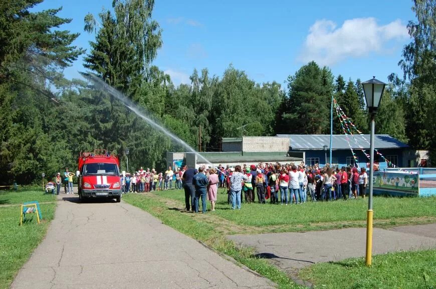 Красная горка лагерь кострома. Беленогово лагерь Кострома. Лагерь электроник Костромская область. Синие дали лагерь Кострома. Детский лагерь Беленогова.