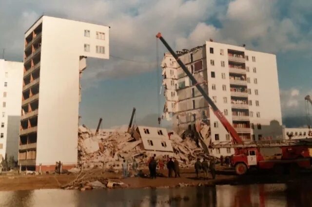 2002 год каспийск. Взрыв дома в каспийске 1996. ресторан каспийске 1996 взрыв. взрыв газа в каспийске 2011. фото взрыва дома в каспийске в 96 году.
