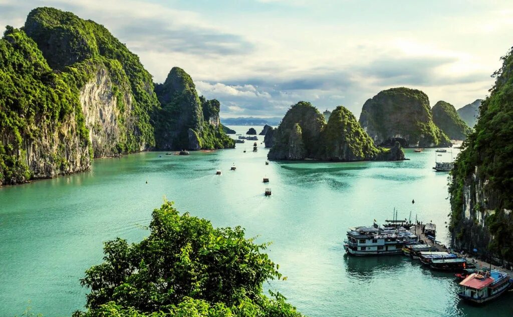Best vietnam. Вьетнам Камбоджа тур. Самые красивые места мира. Самые красивые места мира природа. Необычная природа.