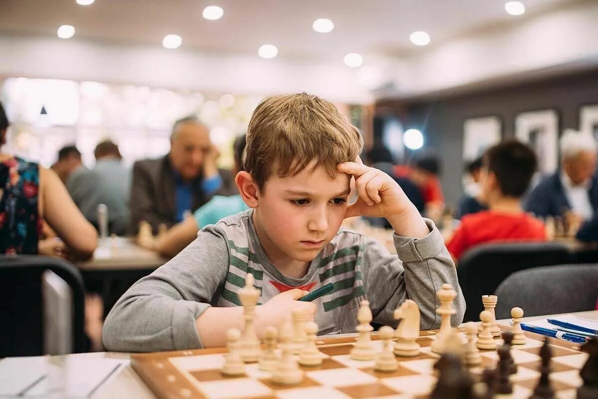 We to play chess with tomas