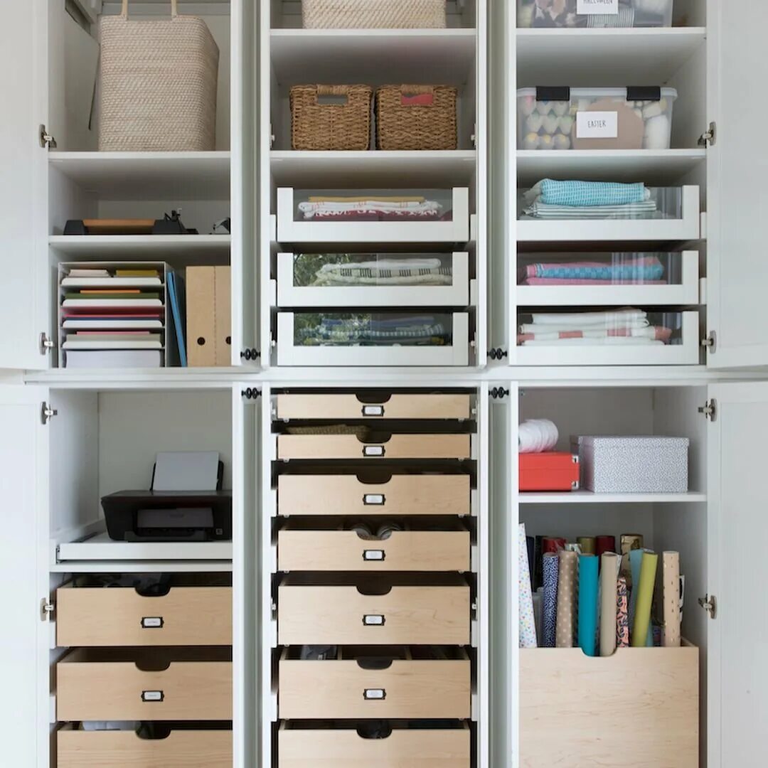 Порядок в шкафу организация пространства. Места для хранения вещей. Удобное хранение в шкафу. Органайзер для шкафа.