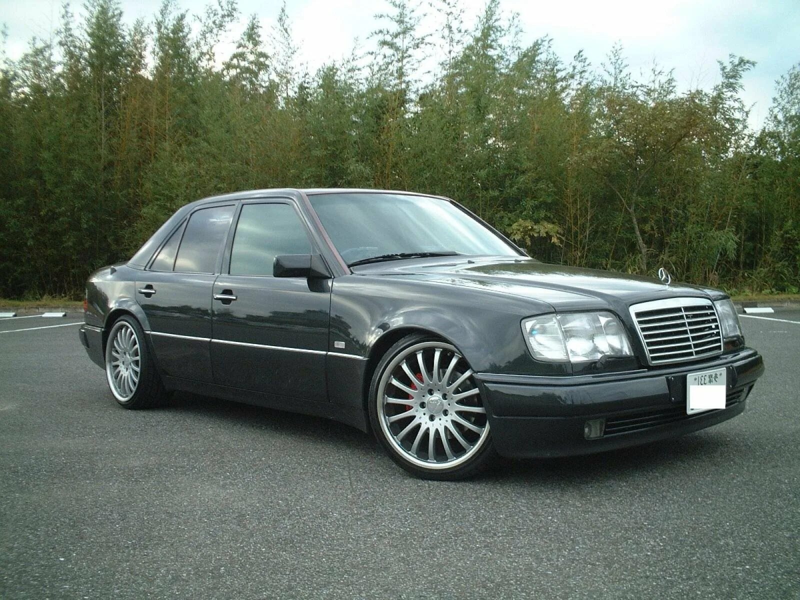 Mercedes w14. Мерседес Бенц w124. Мерседес Бенц w124 e500. Mercedes Benz w124 e500. Мерседес Бенц е500 w124.