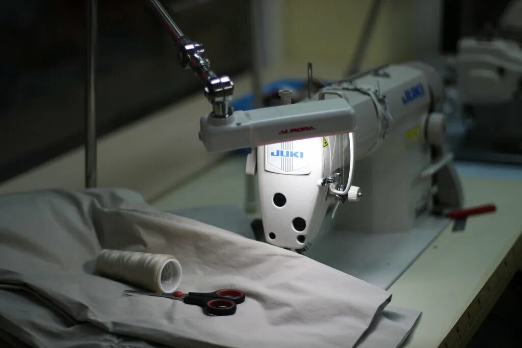 ремонт одежды псков. ателье реклама. вывеска для швейной мастерской. ловкий портной псков максимус. ремонт одежды.