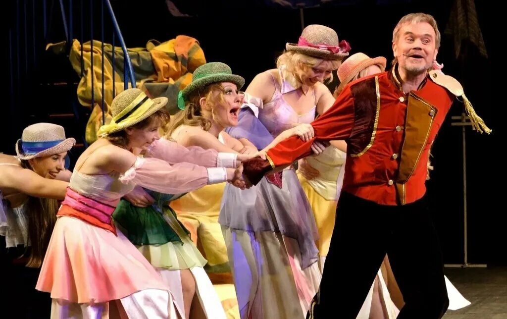 московский музыкальный театр на басманной. новая басманная 27. московский театр на басманной. москва улица казакова 8 гоголь-центр. фиалка монмартра музыкальный театр.