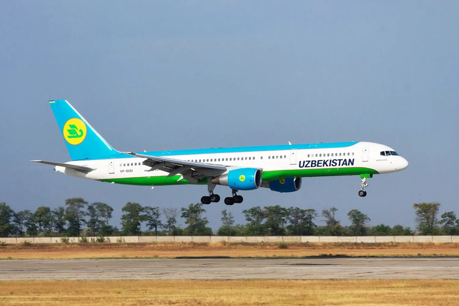 Авиабилеты ташкент москва дешево цена хаво йуллари. Boeing 757 Uzbekistan Airways. Boeing 767 узбекские авиалинии. Самолёт Uzbekistan Airways 757. Boeing 787 Dreamliner Uzbekistan Airways.