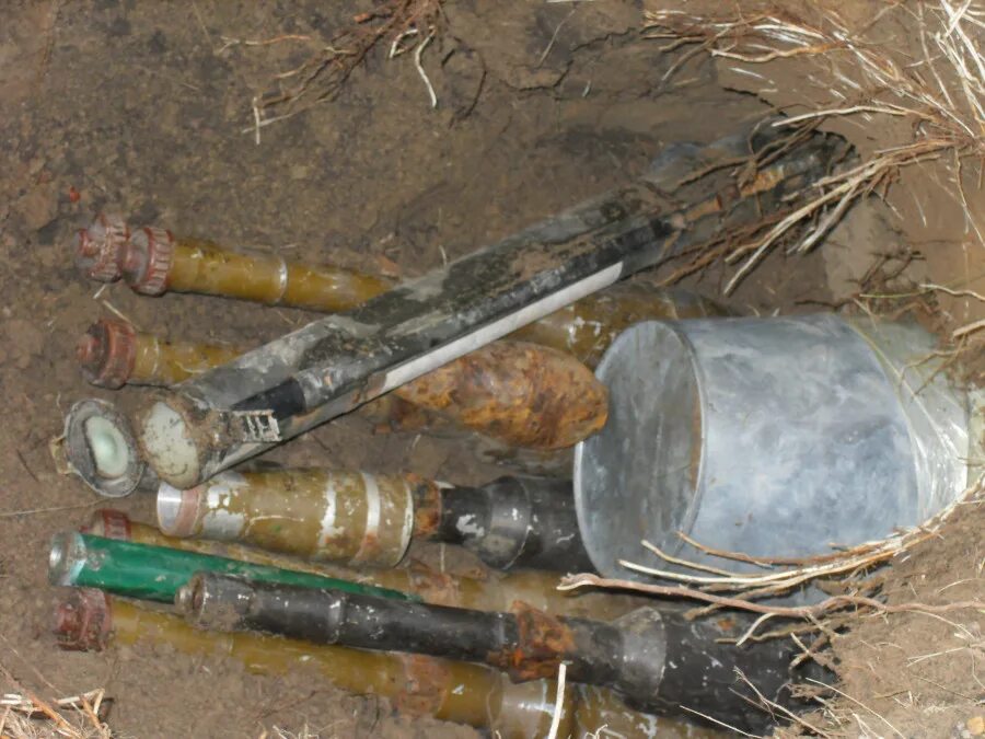 Схрон в лесу. Схрон схема убежищ. Схрон с едой. Схемы бункеров схронов упа. Предметы для схрона.