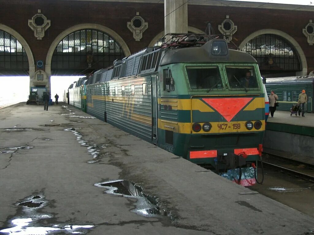 от казанского до ленинградского вокзала. казанский вокзал ближайшее. казанский вокзал щусев. казанский вокзал метро комсомольская кольцевая. центральный зал ожидания казанского вокзала.