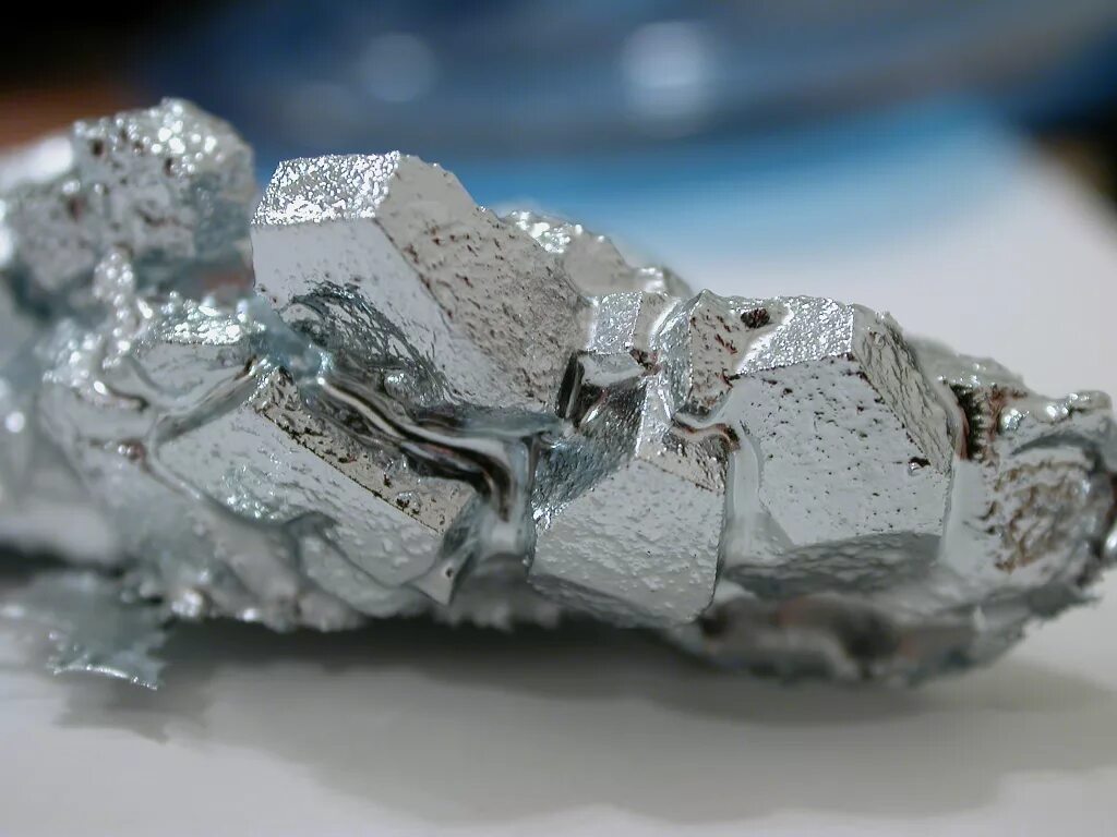 Феррохром фх850. Галлий гадолиниевый гранат. Галлий металл. Кристаллы арсенида галлия.