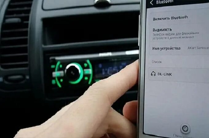 Соединить музыку на телефоне. Как подключить блютуз адаптер к магнитоле в машине. Блютуз через аукс для авто. Айфон к автомагнитоле через блютуз. Подключить айфон к магнитоле через USB.