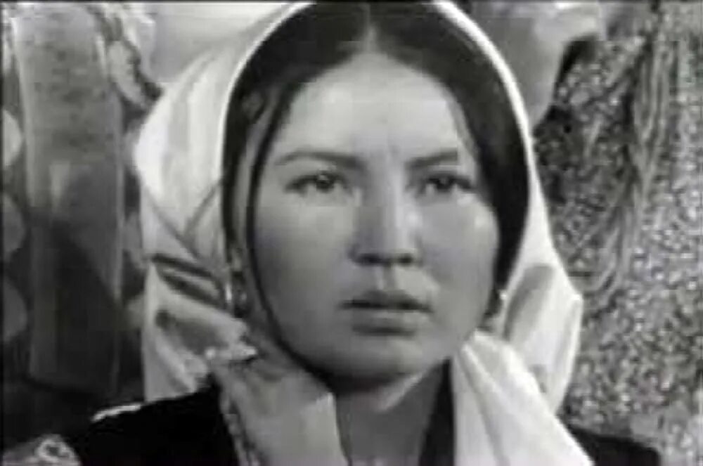 Таттыбюбю Турсунбаева. Таттыбубу Турсунбаева актриса. Таттыбюбю Турсунбаева могила.