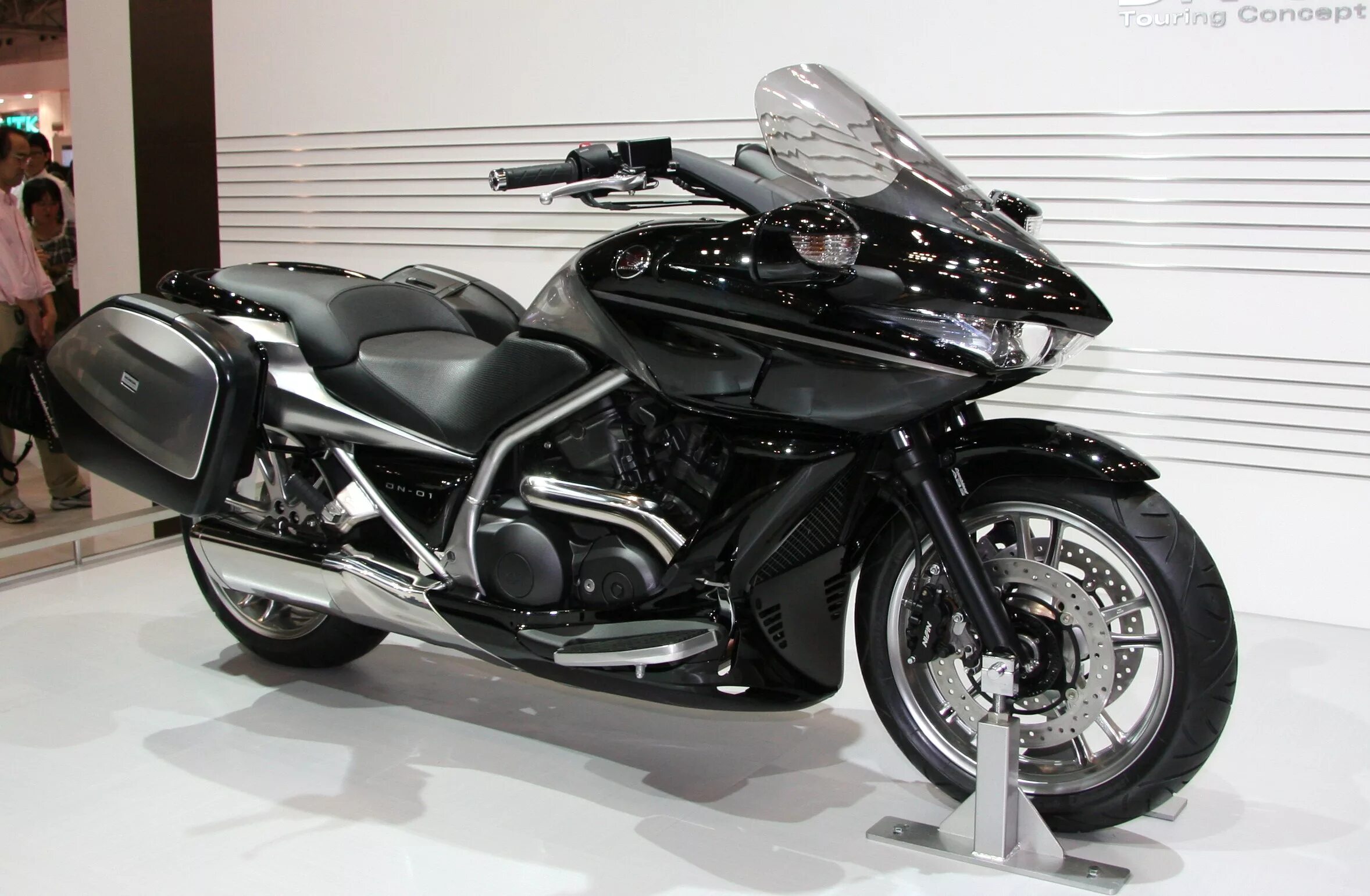 Honda dn. Мотоцикл Honda DN-01. Honda DN-01 Touring. Honda dn1 мотоцикл. Мотоцикл Хонда дн-01.