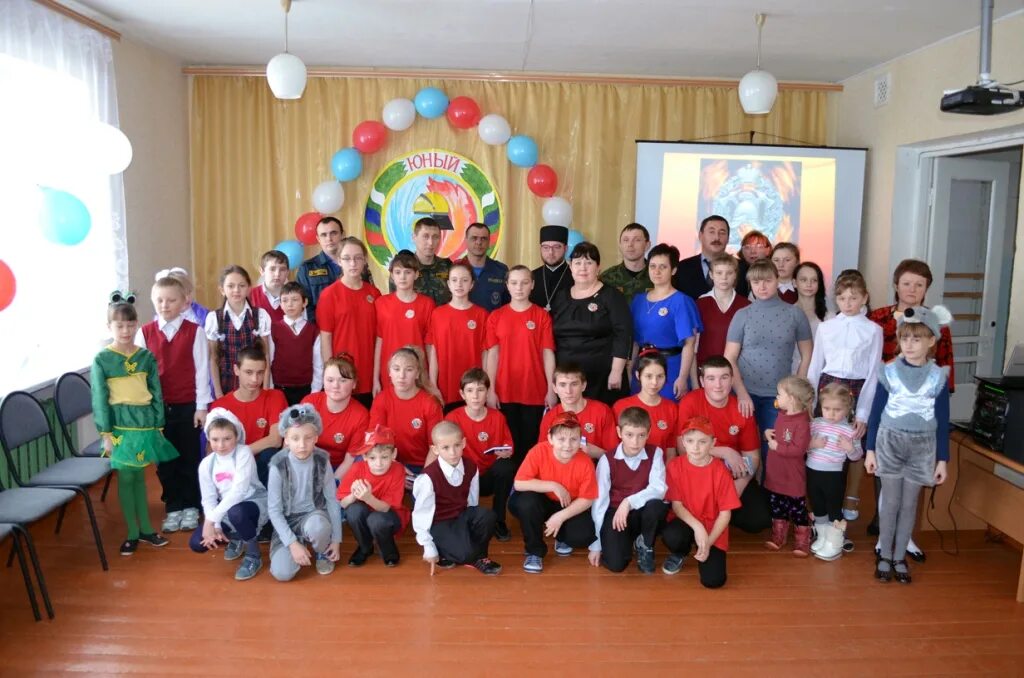 Алферовская школа смоленск. Алферовская школа. Картинки алферовской школы. Интернат алферовской гимназии. Безопасные уроки в школе.