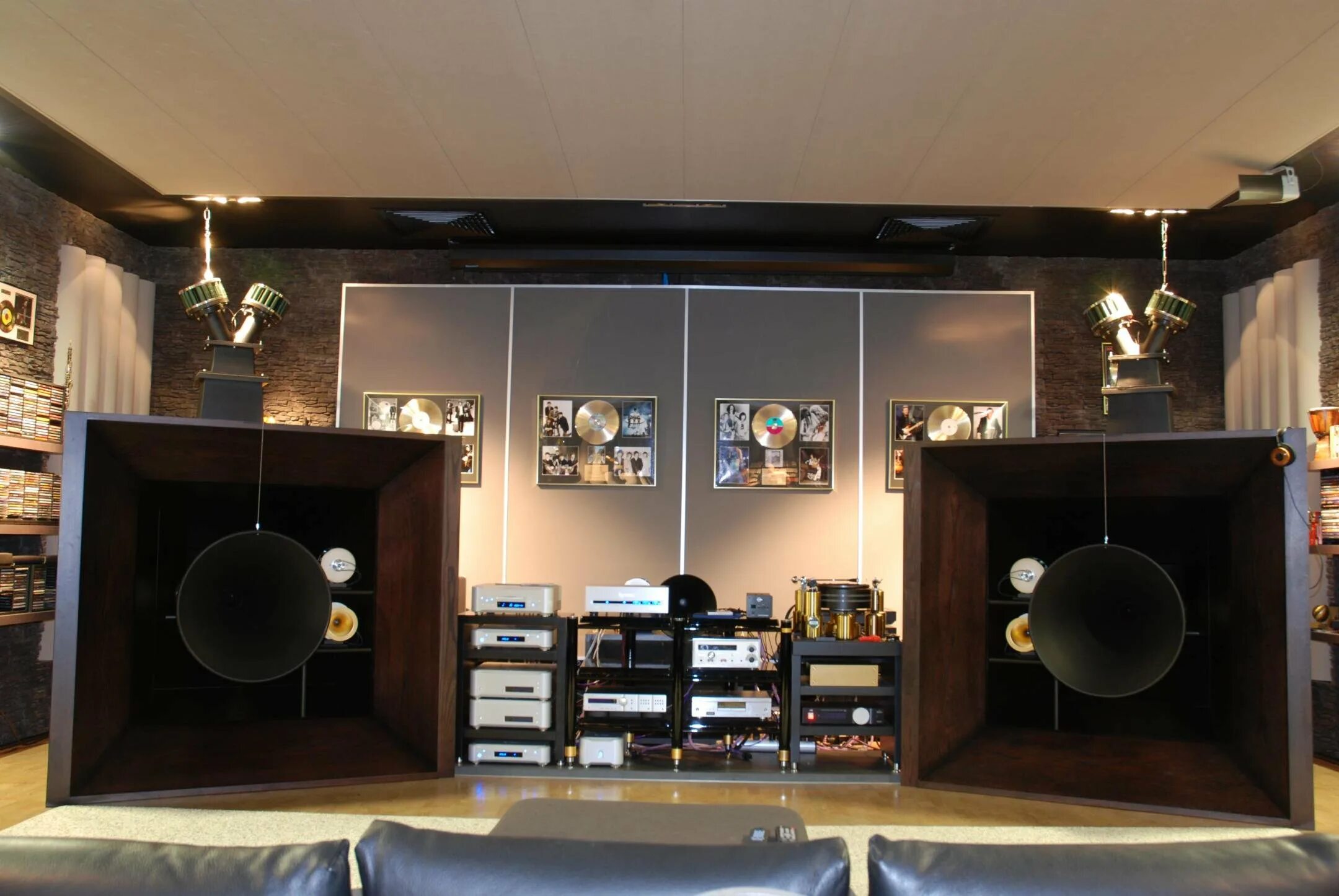 Hi end Tannoy. Tannoy Kingdom 18. Hi-Fi Hi-end аппаратура. ATC Hi Fi колонки. Room слушать