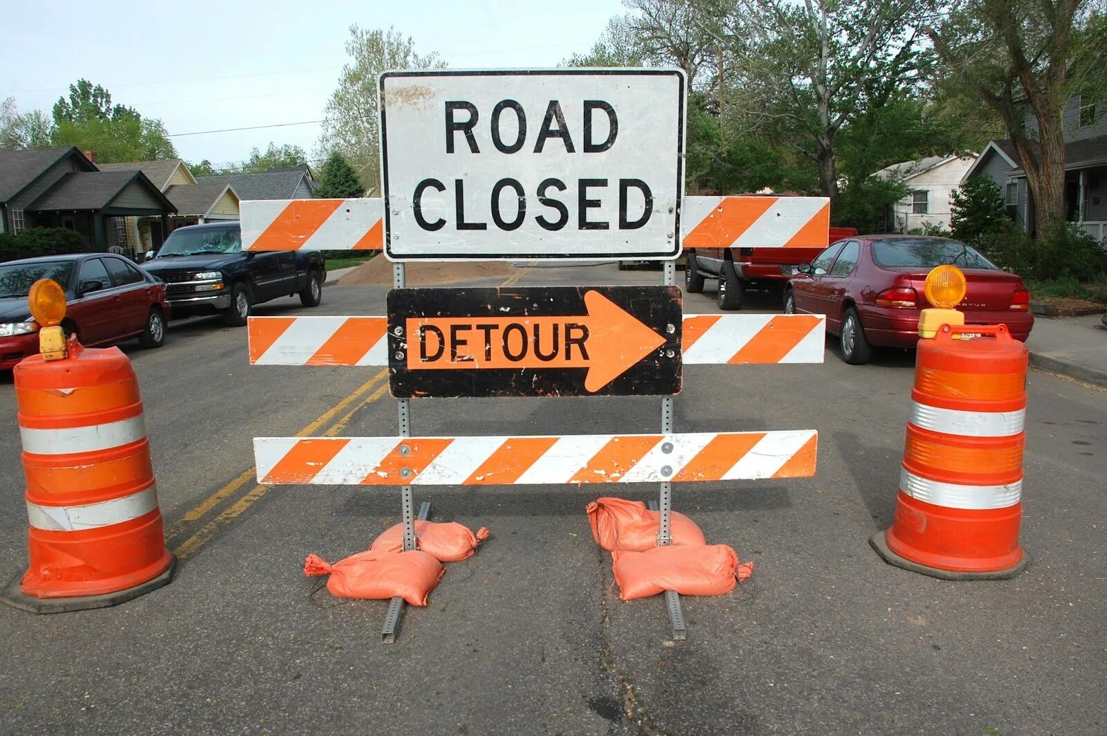 Close drive. The Detour. Road closure Detour. Road closure. Closed Traffic.