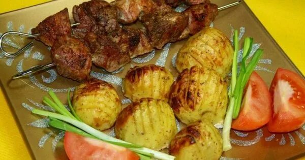 Картошка на мангале с салом - кулинарный рецепт