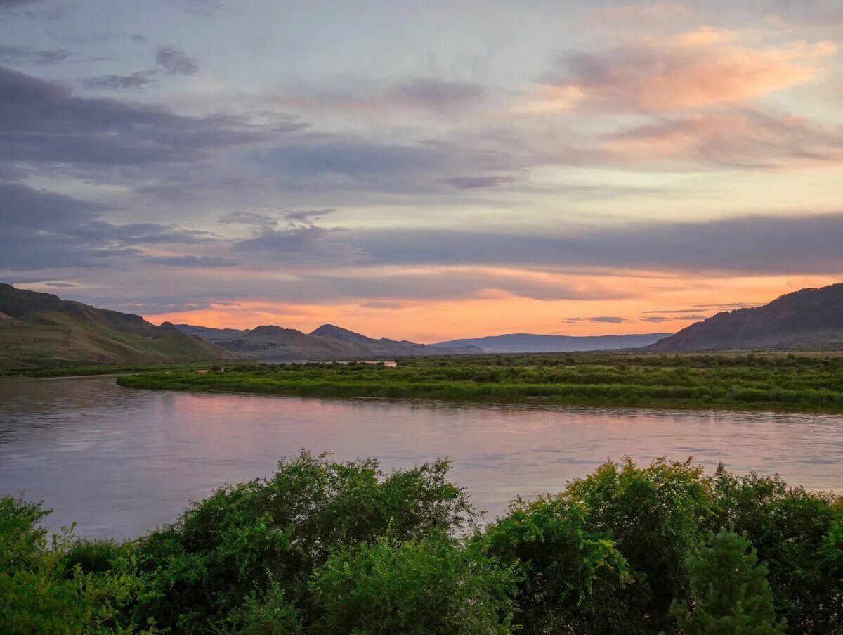 Река селенга байкал. Река селенга байкал. Оопт монголии на карте. Река селенга берет начало. Озеро байкал впадает селенга.