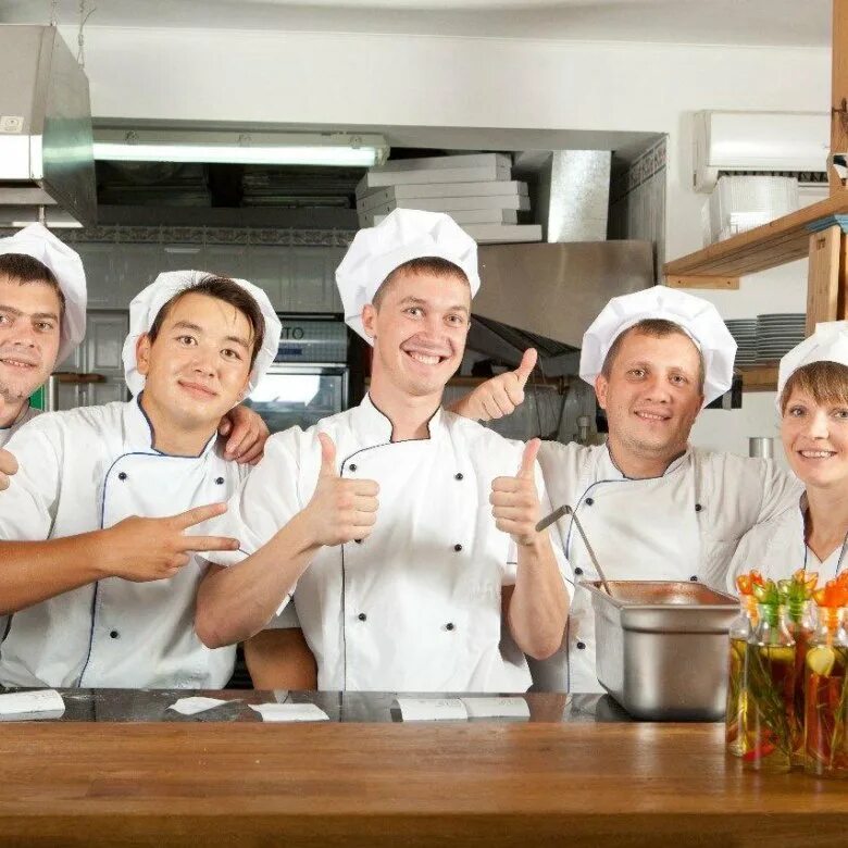 Повар гостиница вакансии. Кухонный работник. персонал кафе. сотрудники ресторана. требуется повар.