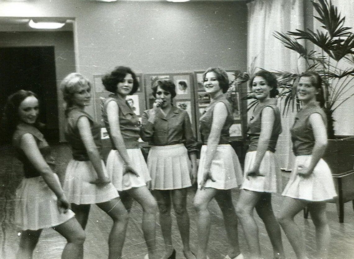 мэри куант мини юбка 1960. мэри куант мини юбка. 1950 мэри квант. мэри куант мода. дизайнер мэри куант.