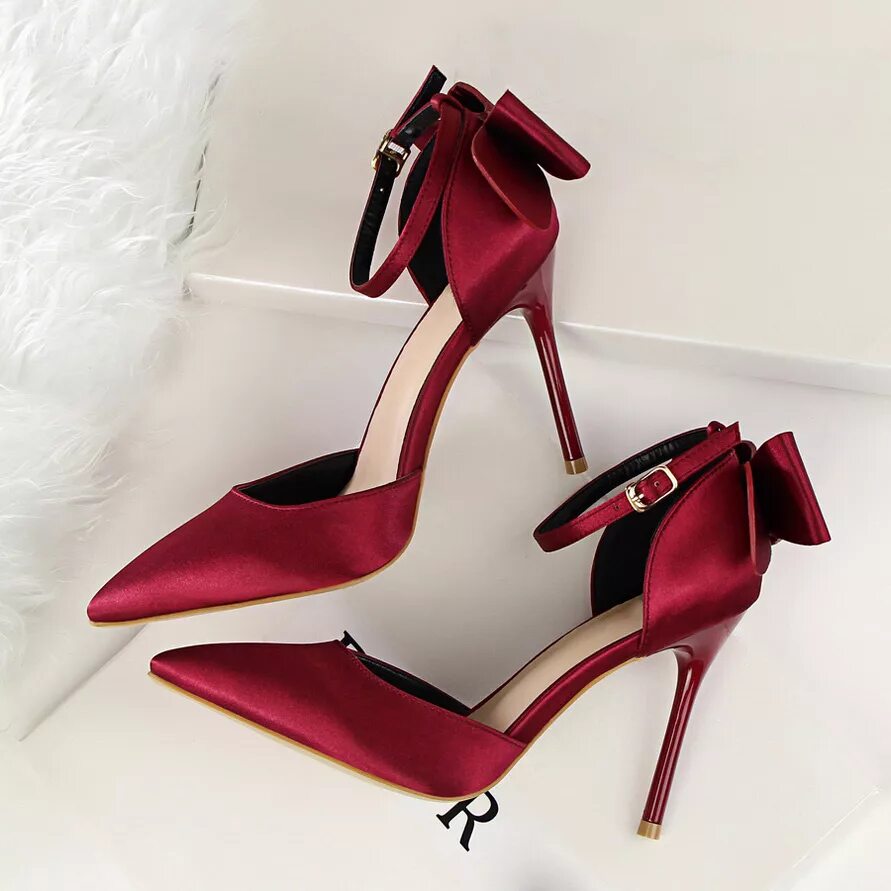 Туфли бордовые. Туфли бордовые. Красные badgley mischka туфли. Бордовые туфли на каблуке. Бордовые каблуки.