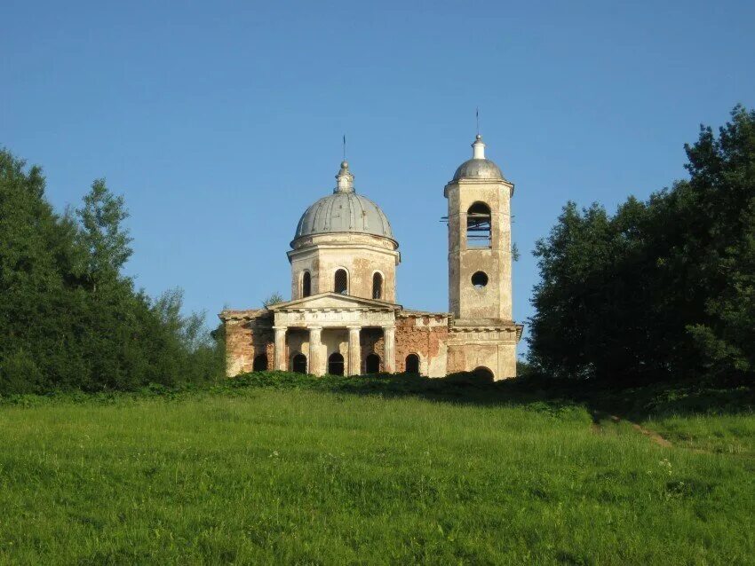 бронницы церковь на горе. церковь введения в храм пресвятой богородицы павловск алтайский край. введенская церковь село бронница. великий новгород бронница. великий новгород бронница.