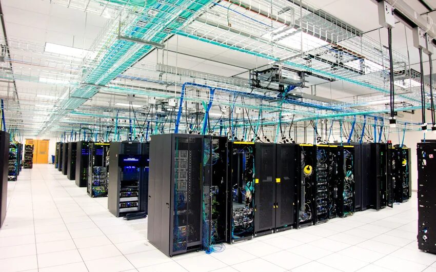 Dell цод. Сервер внутри. Серверная комната. Серверная. Сервера якутск.