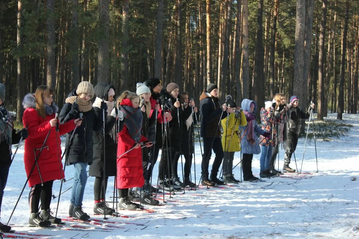 Погода в унече по часам. Унеча спорт. Гонки в Унече. Футбол Унеча. Закладки Унеча зима.