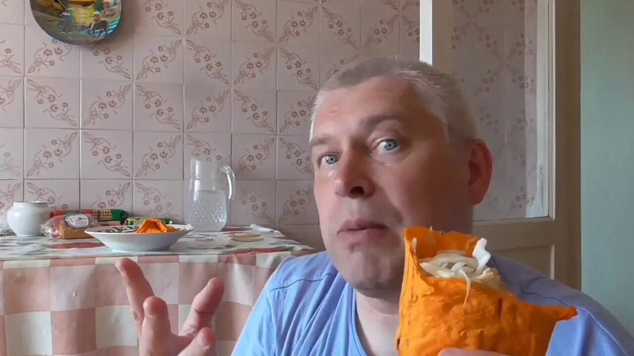 Ему вдруг стало очень грустно г горин. Геннадий горин кушац. непонял горин. геннадий горин нипонял. гена горин камыш.