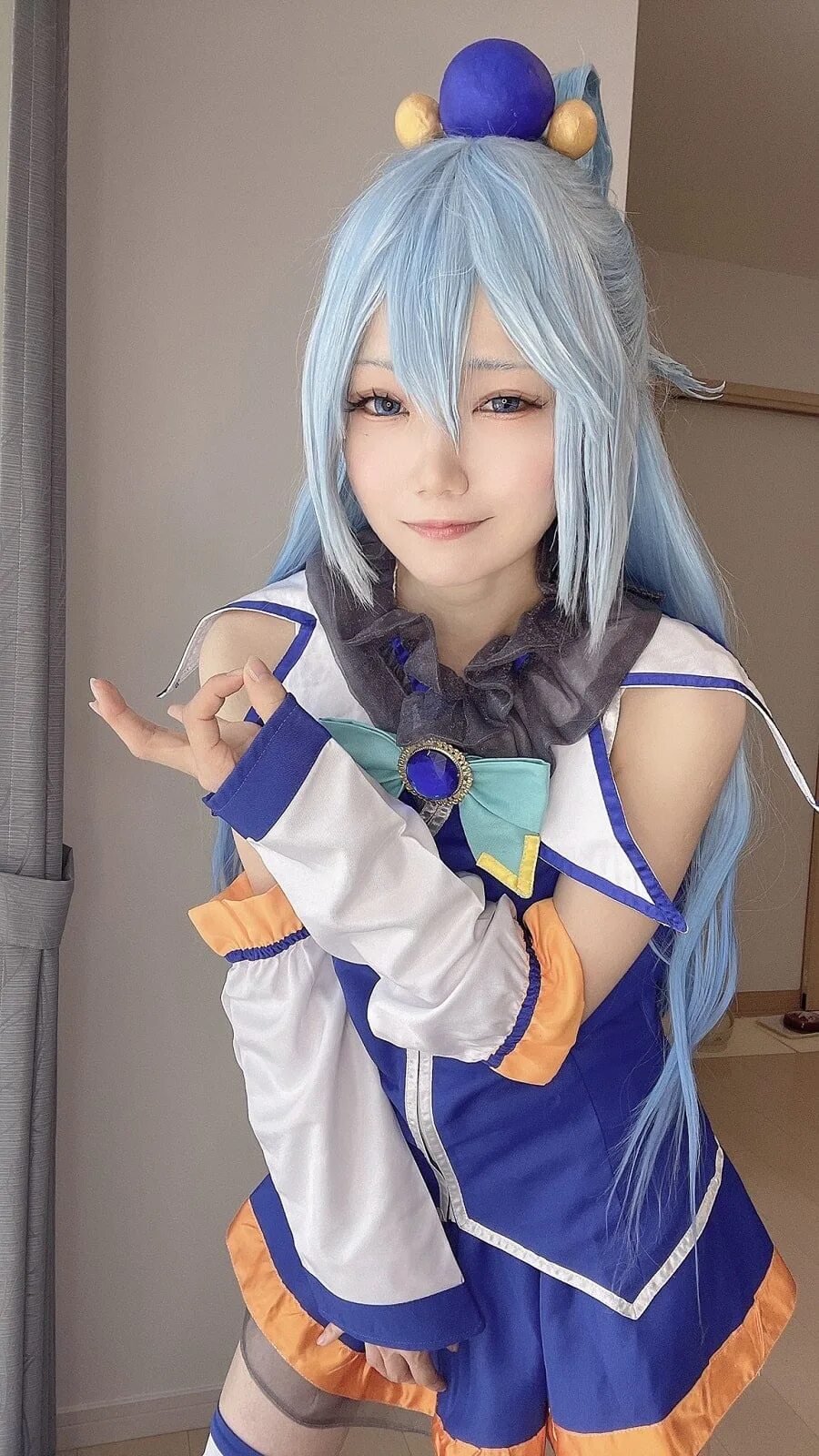 Aqua Konosuba Cosplay. Аква коносуба косплей. Aqua косплеер. Богиня Аква косплей. Aqua cosplay