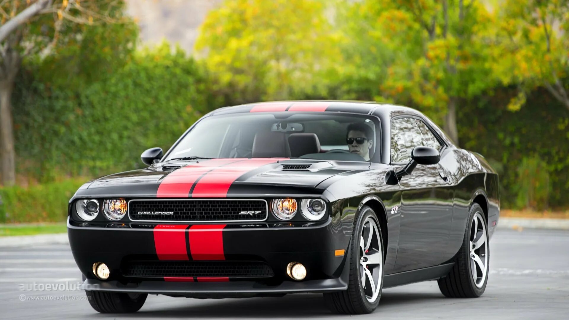 Дочь челленджер. Додж Challenger srt8. Додж Челленджер СРТ 8. Dodge Challenger srt8 392. Dodge Challenger srt8.