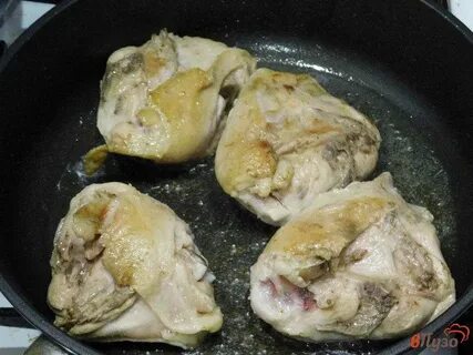 Бедрышки с луком на сковороде
