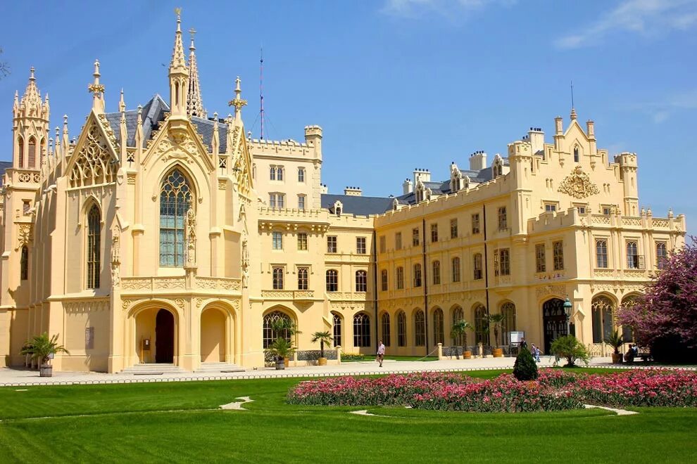 Леднице-вальтице чехия. Дворец леднице. Ледница. Замок леднице и валтице. Замок леднице в чехии.