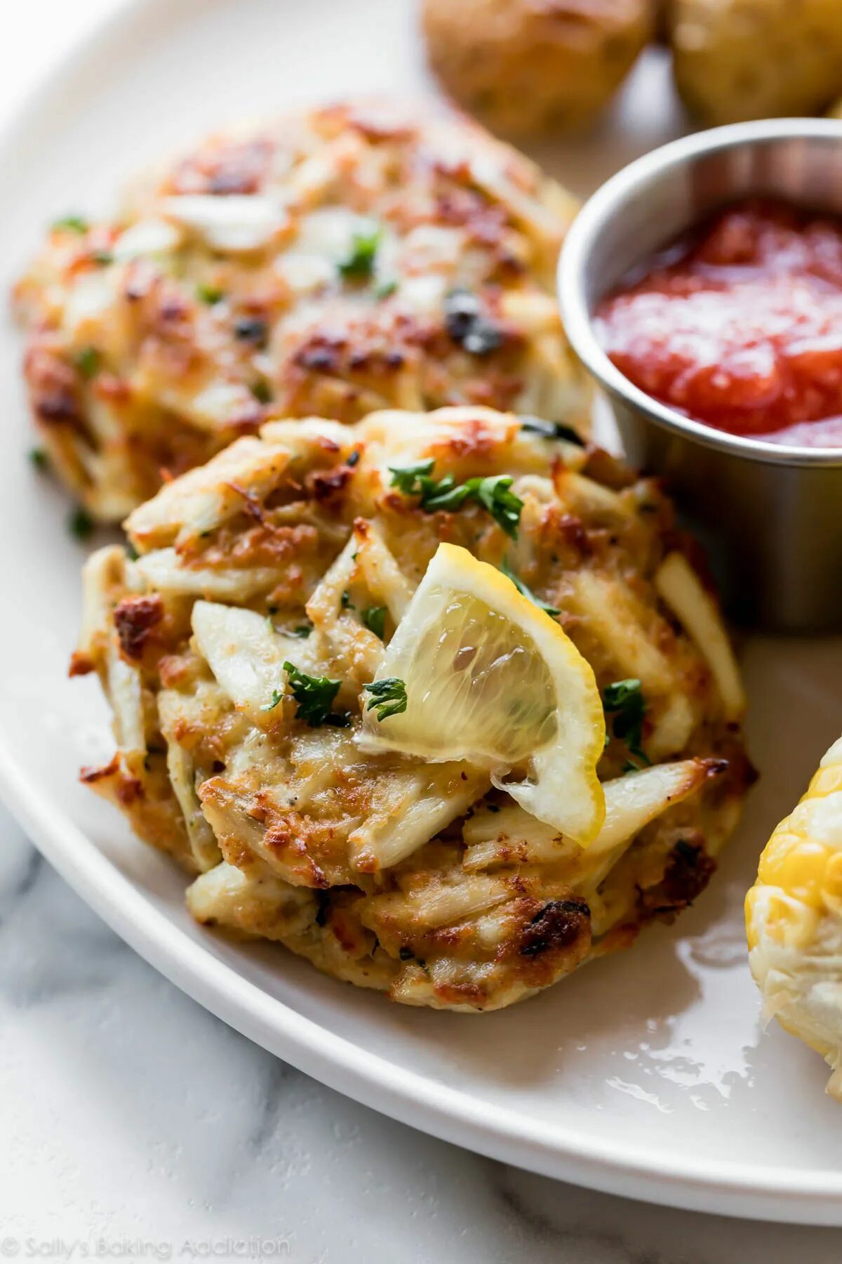 Крабовый кейк. Краб кейк. maryland crab cakes. краб кейки блюдо.