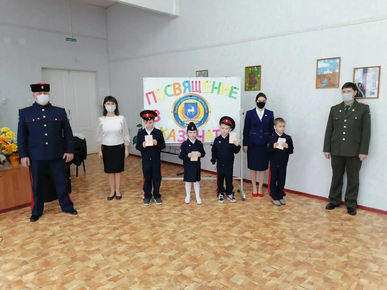 посвящение в казачата. посвящение в казачата в музее. посвящение в казачата в детском саду картинки. посвящение в казачата. казачата за партой.