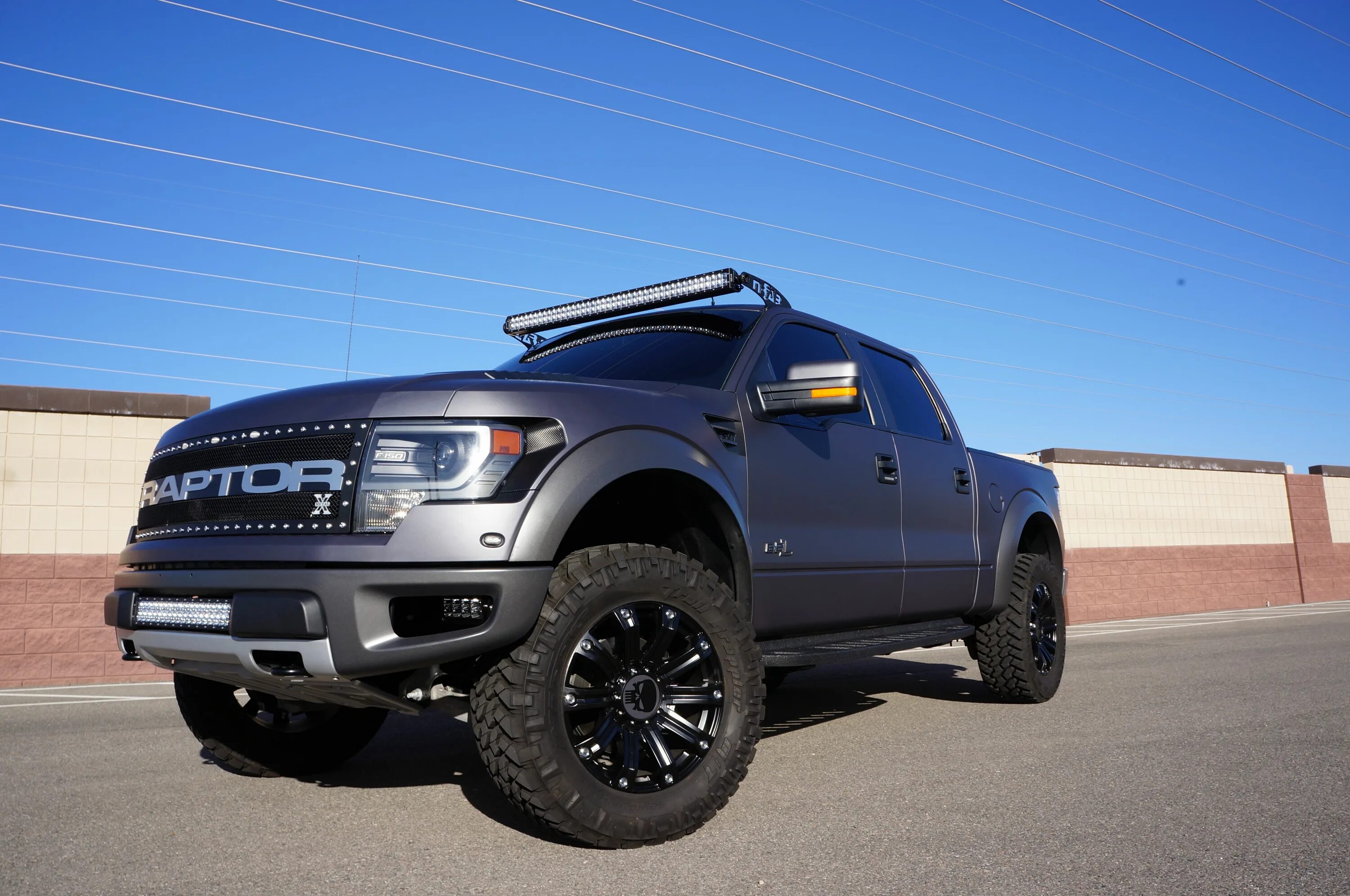 Как называется раптор. Форд ф150 раптор. ford 150 raptor. ford f-150 svt raptor. ford f 150 raptor harley davidson.