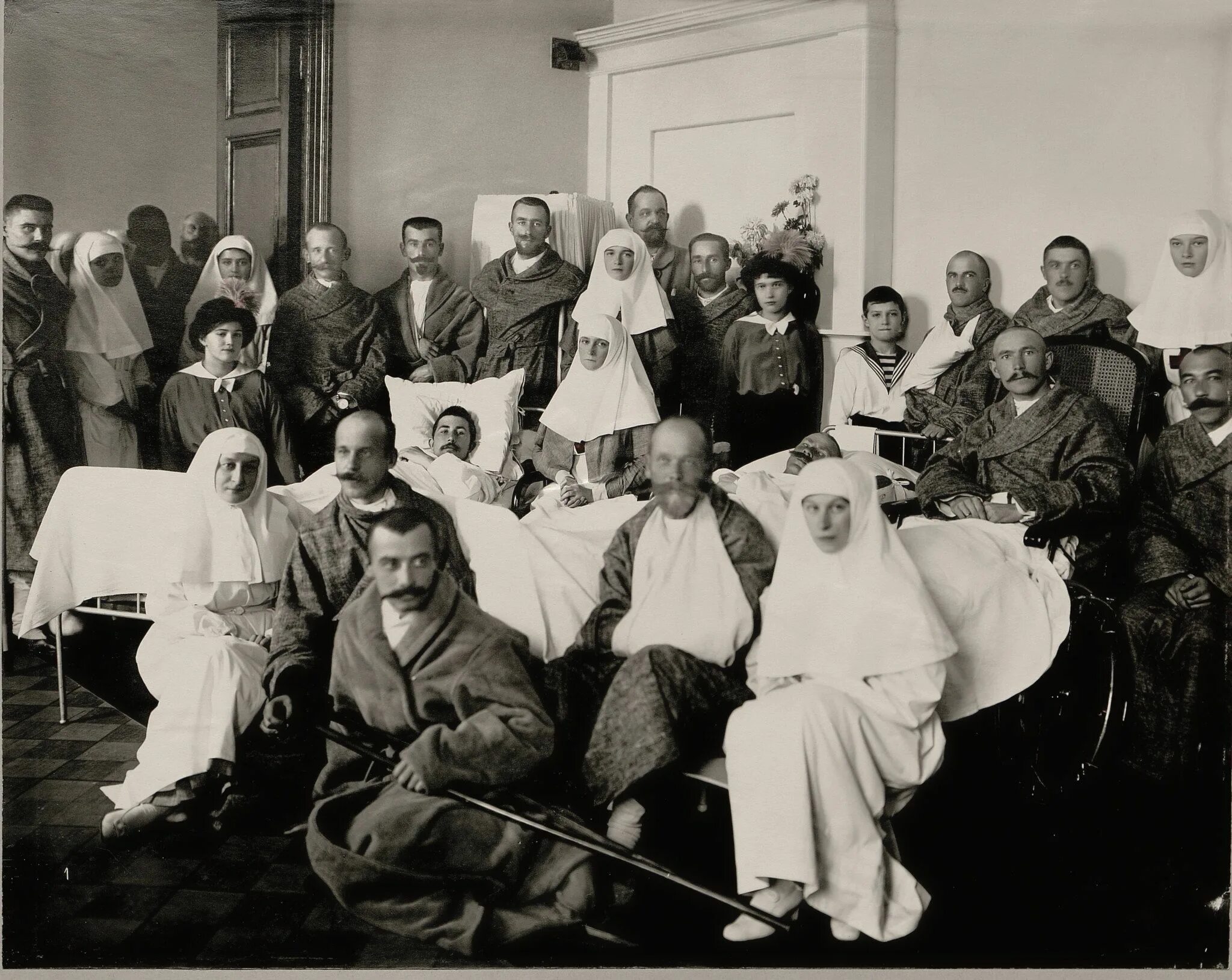 Сестры красного креста. Царскосельский лазарет 1914.