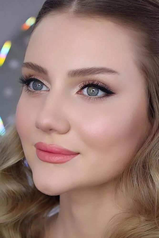 9 Glitter Eyeshadows That'll Sparkle While You WFH Trucco romantico, Trucco natu