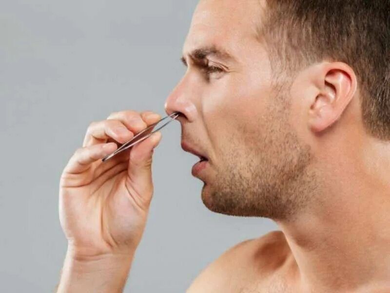 Нос мужской. Депиляция волос в носу воском. Вырывать волосы из носа. Нарощенные усы. Депиляция волос в носу у мужчин.
