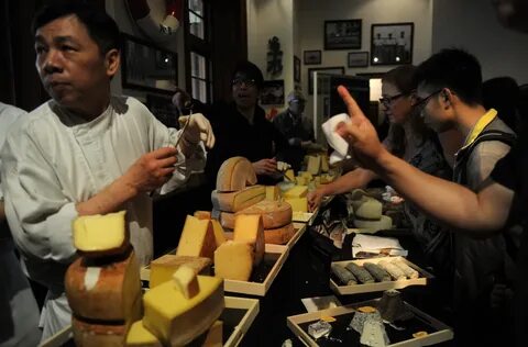 China Lifts Ban on British Cheese