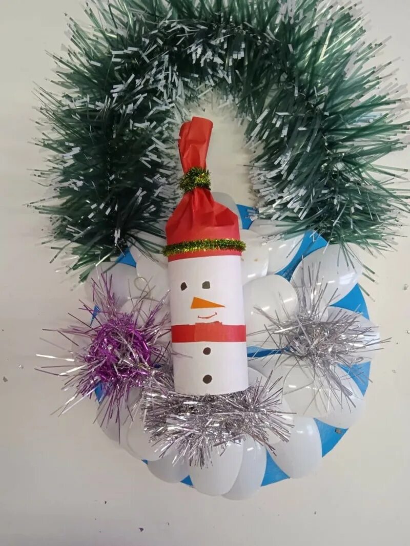 Елочная игрушка из вторсырья. Поделки к новому году. Новогодняя игрушка из вторсырья. Елочные игрушки из мусора. Оригинальная игрушка на новый год.