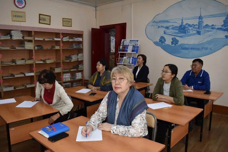 1 школа олекминск. Сош олекминск. Олекминск школа. Олекминск фото города. Школа номер 4 город олекминск.