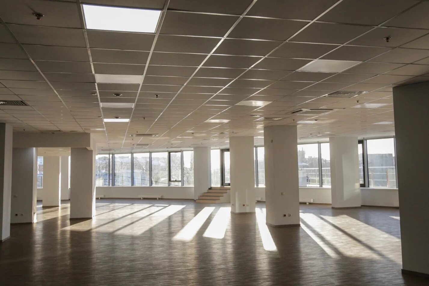 Здания в аренду курск. Продаю здание помещение. Зеленоград, проезд 4922, д. Совместная аренда помещения. Коммерческое помещение.