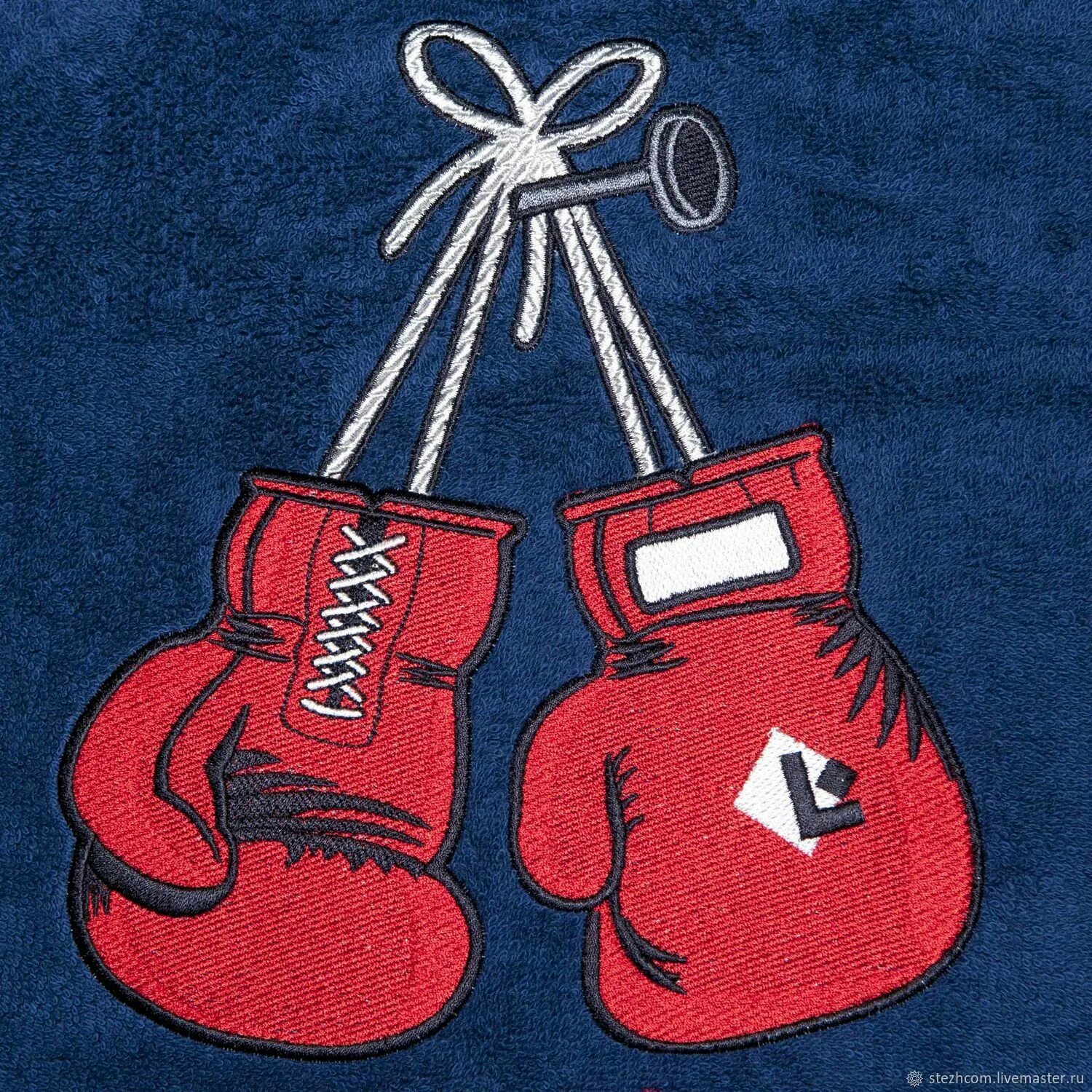 Полотенце перчатка. Боксерские перчатки вышивка. Вышивка боксерских перчаток. Полотенце для боксера. Бокс с полотенцем.
