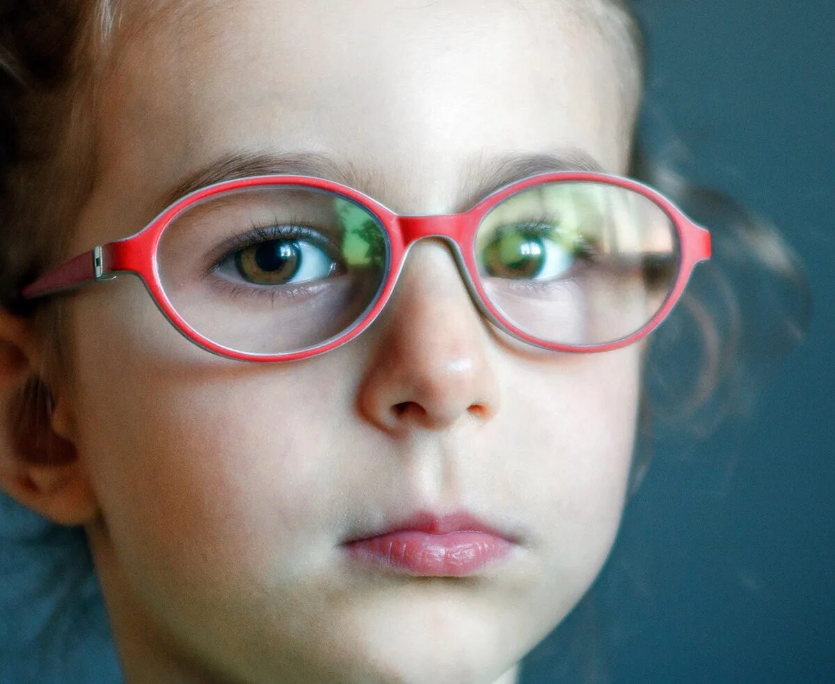 Очки для коррекции зрения детские. Зачем детям очки. Зачем детям очки. Дети в очках для зрения. Детские очки для зрения.