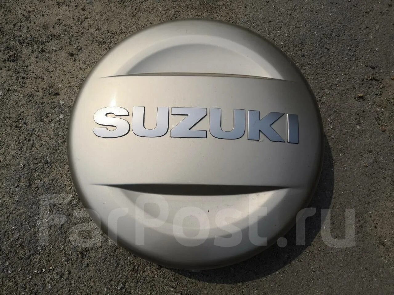 Колпак витара. 72821-65j00-ZDK. Suzuki Grand Vitara 2011 бокс запасного колеса артикул. Колпак запасного колеса Mitsubishi Pajero Mini. Хромированный чехол на запасное колесо Сузуки Гранд Витара 2008 года.