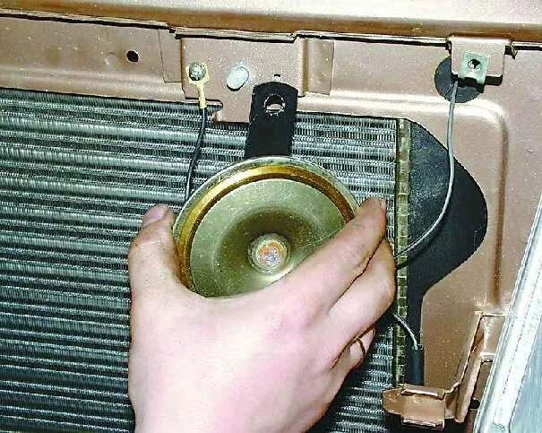 работает звуковой сигнал ваз. звуковой сигнал ваз 21099. клаксон ваз 2110. кронштейн сигнала ваз 2107. звуковой сигнал ваз 21099.