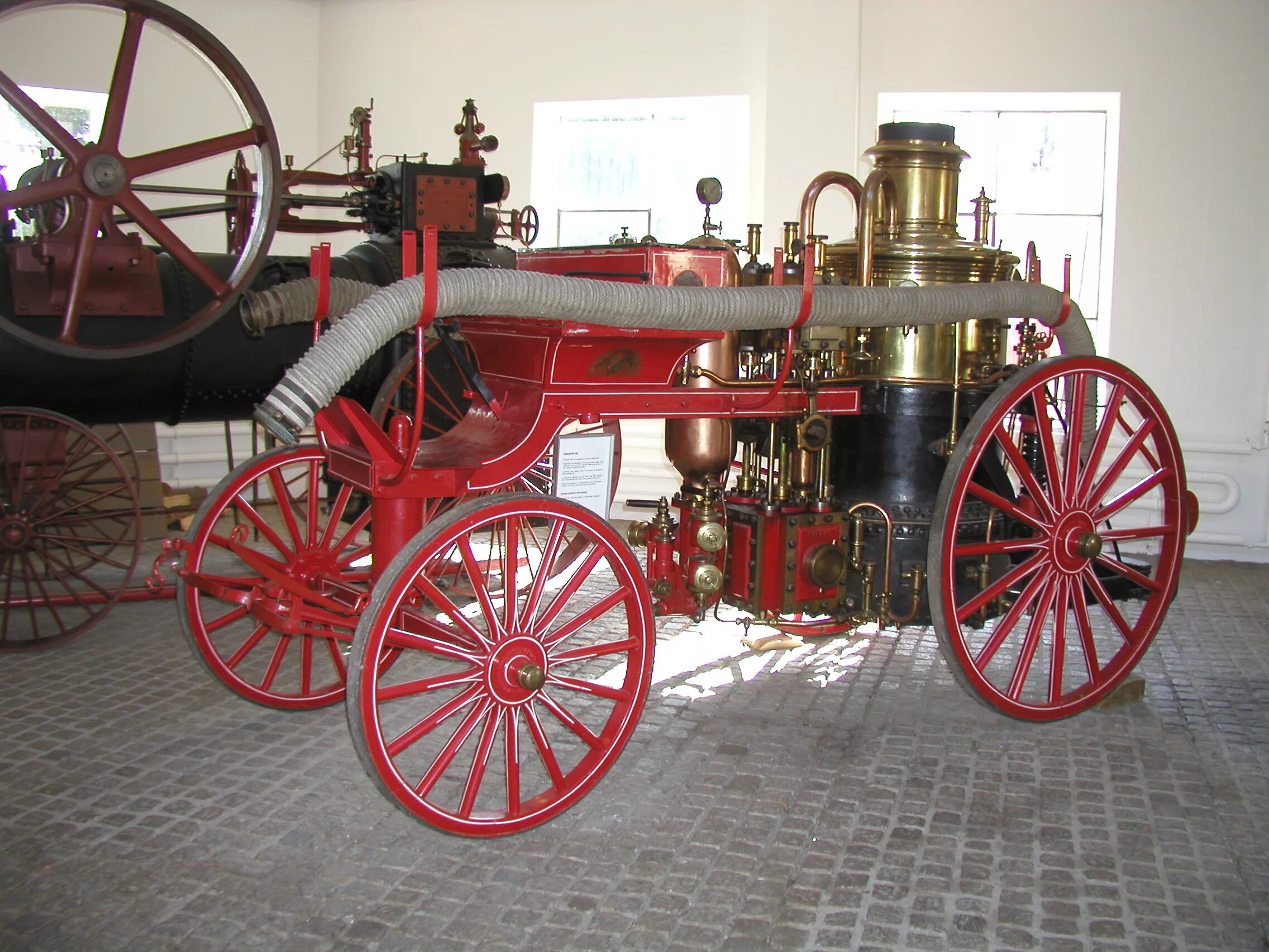 Первая пожарная машина. Паровая пожарная машина 1841. 1841 Опробована первая паровая пожарная машина. Первая паровая пожарная машина 1841 год. Паровая пожарная машина 1829 г.