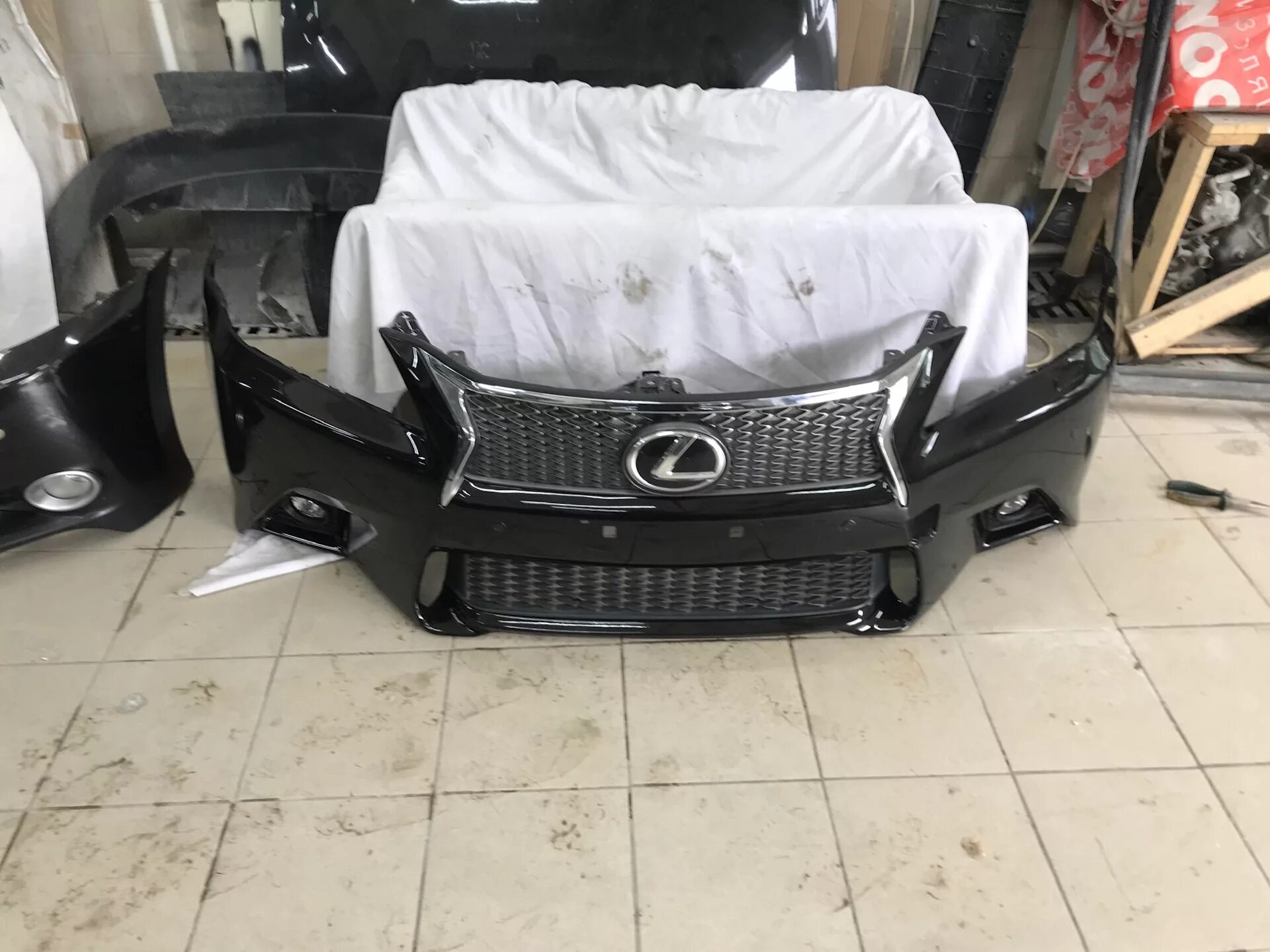 Бампер f Sport Lexus GS. Lexus GS l10 без бампера. Бампер f1y75003xa16. Бампер Lexus gs300 3 поколение f Sport.